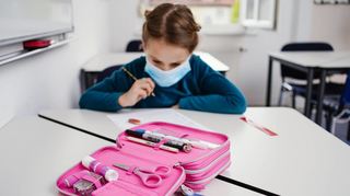 Die Schüler und Schülerinnen sollen nach den Ferien auch bei steigenden Inzidenzen zur Schule gehen.