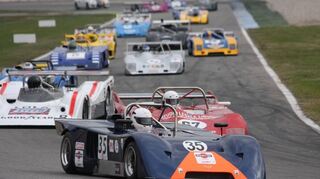 Lauter als die Formel 1: Bei der Hochenheim Historic, hier das Jim Clark Revival 2012, sind alte Boliden auf der Strecke, die aktuelle Motoren übertönen.