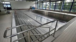 Das Lehrschwimmbecken im Hockenheimer Schulzentrum wird derzeit ertüchtigt, der Schwallwasserbehälter (im Bild nicht sichtbar) ausgetauscht.