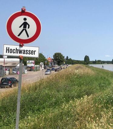Warnung an der Franz-Kirrmeier-Straße.