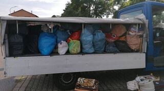 Der ursprünglich vorgesehene Transporter wird für Lebensmittelspenden genutzt.