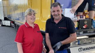 Sabine und Joe Herrmann organisieren die Fahrt nach Sinzig. Schon bei den Aktionen in Oftersheim und Brühl – hier auf dem Bild zu sehen – haben sie geholfen.