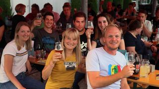 Endlich die digitale Bierprobe einmal live erleben, diese Gelegenheit nutzen viele Gäste, die zum Teil schon eine ganze Menge der Online-Tastings miterlebt haben und dementsprechend geschmacksmäßig bestens geschult sind.