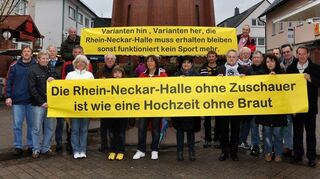 Vielfach gingen die Eppelheimer auf die Straße, um gegen das Aus für die Rhein-Neckar-Halle zu protestieren – unter anderem im Jahr 2012.