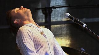 Ganz bei sich: Markus Zimmermann genießt den Auftritt sichtlich. Er spielt die Hits von Billy Joel und Elton John perfekt mit der Zimmermannschen Note.