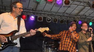 Sebastian Kunz, Terry Dean und Ollie Rosenberger von Amokoma rocken die Hütte, wie es sich gehört.