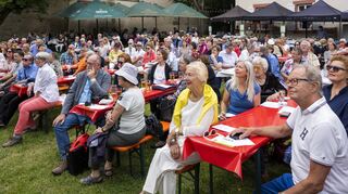 Unter dem Motto „Endlich wieder live – Speyer.Kultur goes Paradise“ veranstaltet die Stadt im „Paradiesgarten“ genannten Pfarr-garten der Dreifaltigkeitskirchengemeinde eine Veranstaltungsreihe mit Konzerten.