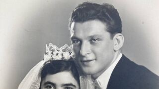 Vor 65 Jahren heirateten die beiden – das Hochzeitskleid hatte die gelernte Schneiderin natürlich selbst angefertigt.