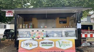 Neu auf dem Wochenmarkt ist der Vegane Stand „SALUVegan“.