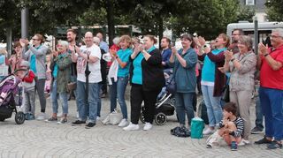 Das Publikum belohnt die gelungenen Darbietungen der Kapelle mit viel Applaus.