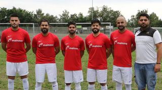 Yunus Kilic (r.), der neue Trainer des Kreisligisten KSC, hat sich hohe Ziele gesetzt und dafür neues Personal geholt: Burak Gülmez (v. l.), Hamdi Gharbi (spielender Co-Trainer), Faruk Yalman, Tolga Tarakci und Sebajdin Kruezi. Es fehlen die Neuzugänge