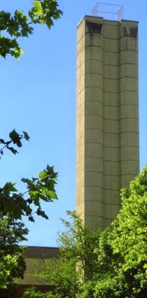Das ist er – der Plankstadter Campanile, der nur ein Kamin ist.