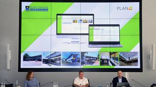 Von den Vorteilen des digitalen Instandhaltungsmanagements überzeugt: Bau-Controllerin Yvonne Wagner (v. l.), OB Marcus Zeitler und Dr. Henrik Seibel („Plan4“).