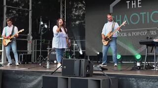 Bei einer Feier darf die Livemusik nicht fehlen: „The Chaotics“ spielen Rock- und Popcover und unterhalten die sportlichen Fans vor und nach dem offiziellen Teil.