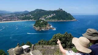 Einen traumhaften Blick auf die Muschelbucht von San Sebastián bietet der Hügel Urgull.