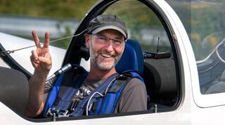 Gut gelaunt: Ralf Muthaup bei seinem Erstflug.