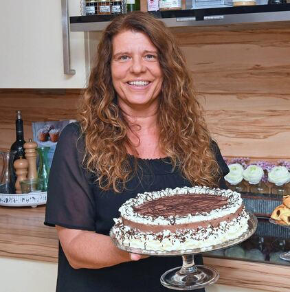 Das Rezeptbuch „Eppelheim backt!“ von Autorin Sabine Geschwill bringt mit seinen 1100 verkauften Exemplaren einen Überschuss von rund 7100 Euro, die der Förderung und Würdigung des Ehrenamtes in Eppelheim zugutekommen sollen.