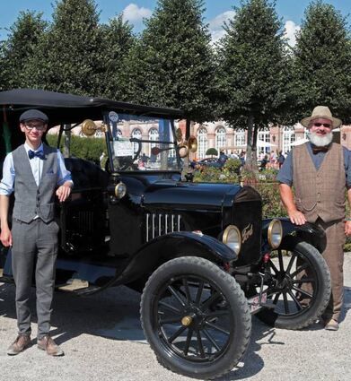 Olaff Zenker (l.) und Stephan Barth mit ihrem Ford- Modell T Touring „Tin Lizzie“ (Blechliesel) von 1922.