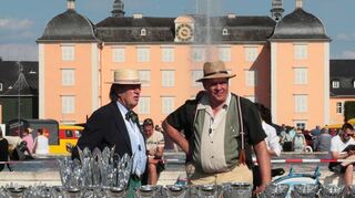 Die Pokale stehen für die große Siegerehrung zum Abschluss der Classic-Gala bereit.