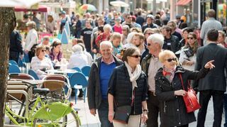 Vor allem bei den verkaufsoffenen Sonntagen ist in Schwetzingen in der Mannheimer Straße immer gut was los – der Handel braucht Events und umgekehrt.
