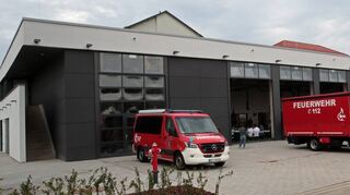 Das Rettungszentrum von Feuerwehr und DRK als Beispiel für professionelle Zusammenarbeit: FDP-Vorsitzender Holger Höfs wünscht sich einen Ausbau der kommunalen Zusammenarbeit zwischen Oftersheim, Plankstadt und Schwetzingen.