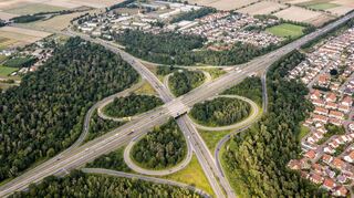 Neues Ungemach für Autofahrer droht am Autobahnkreuz Speyer. Jetzt soll die Fahrbahn vom Kreuz Speyer (Mitte) in Richtung Abfahrt Schifferstadt (links unten) saniert werden. Rückstaus Richtung Rheinbrücke nicht ausgeschlossen.