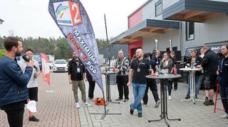 Gehört, bestellt, geliefert: Die „Verrockte Mittagspause“ des Radiosenders Regenbogen 2 macht am Donnerstag auf dem Gelände der Ciling GmbH im Gewerbepark Hardtwald Halt. Mit im Gepäck sind neben Moderatoren und Musik auch Gegrilltes aus dem Smoker, vegetarische Spezialitäten und das Spiel Säckchenwerfen.