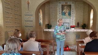Eine Station dieser spirituellen Wanderung der katholischen Frauengemeinschaft Rohrhof war die Kriegerkapelle beim Brühler Friedhof. Sie geht auf eine gestiftete Muttergotteskapelle aus dem Jahr 1875 zurück.