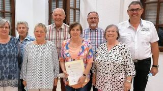 Die Geehrten Otto Günther (v. l.), Meinrad Gund, Monika Gund, Erika Schleich, Roswitha Kolb, Ernst Gund, Ruth Pister, Dieter List, Heidi Günther und Manfred Berger freuen sich über ihre Auszeichnungen.