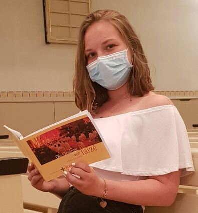 Reporterin Laura Kaltschmidt ist bei der Taizé-Andacht in der evangelischen Kirche.