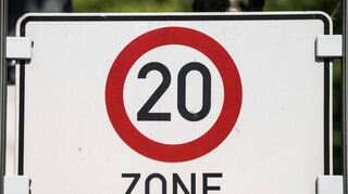 Das Rathausumfeld soll bald eine Tempo-20-Zone werden. Die Zustimmung des Regierungspräsidiums zur Einrichtung des verkehrsberuhigten Bereichs liegt der Gemeinde inzwischen vor.