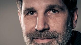 Joerg Steve Mohr hat „Der Goldene Topf“ inszeniert.