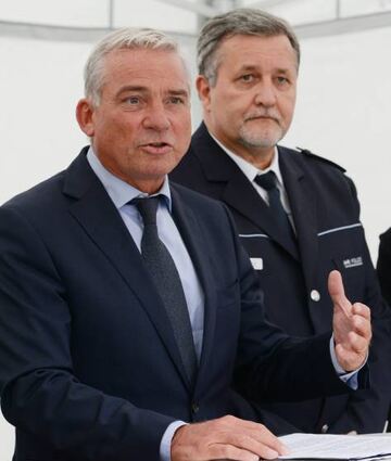 Im Bild mit Innenminister Thomas Strobl nach einer Einsatzübung.