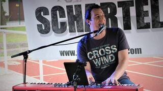 Er hat die Musik vermisst: Christian Schartel am Keyboard.