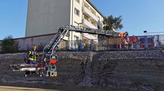 Die Feuerwehr Schwetzingen übt auf dem ehemaligen Pfaudler-Areal die Absturzsicherung. Für diese Art der Sicherung ist eine gesonderte Ausbildung und ständige Fortbildung erforderlich.