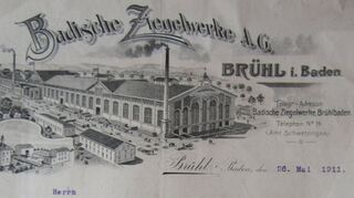 Der Briefkopf der Badischen Ziegelwerke zeichnet eine sehr überdimensionierte Ansicht der Werkshallen vom alten Ortskern aus gesehen – unser Fundstück ist ein Schreiben an Luis Schwarz wegen einer Reklamation vor 110 Jahren
