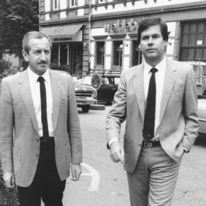 Die Bürgermeister Gustav Schrank (Hockenheim) und Gerhard Stratthaus (Schwetzingen) im August 1983 in der Spargelstadt.