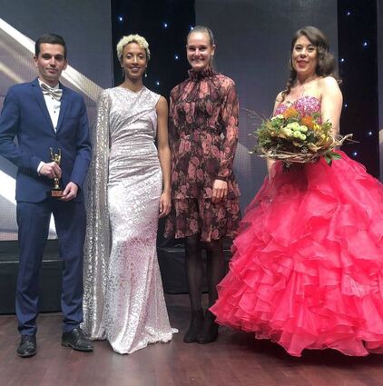Schwetzingen trifft Oftersheim auf der Bühne: Morten Angstmann (v. l.), Malaika Mihambo, Hannah Mergenthaler und Tanja Hamleh.