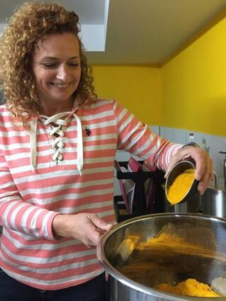 Yvonne Ortloff in ihrer Senfküche in Bad Dürkheim.