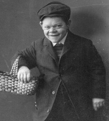 Peter Schäfer ist in Mannheim als „Blumenpeter“ bekannt. Geboren wurde er 1875 aber in Plankstadt.