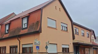 An der Ecke Haupt-/Hildastraße sollen die ehemaligen Gasträume „Zur Eintracht“ mit angeschlossener Metzgerei abgerissen und durch ein Mehrfamilienhaus ersetzt werden.