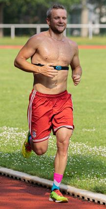 Dirk Oswald, Triathlet aus Oftersheim, absolviert in seinem Training für den Ironman auf Hawaii auf der heimischen Bahn durchaus mal einen Marathon „zwischendurch“.