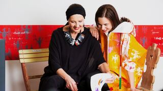 Margret und Melanie Schiestl sind ein erfolgreiches Mutter-Tocher-Gespann. Sie kreieren gemeinsam Mode, Accessoires und mehr mit ihrer Kultfigur, der Tiroler Adlerin.