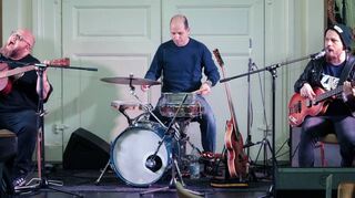 Musikalisch auf hohem Niveau in Sachen Soul und Blues: Sänger Andreas Kümmert (v. l.) mit Michael Germer am Schlagzeug und Stefan Kahne am Bass.
