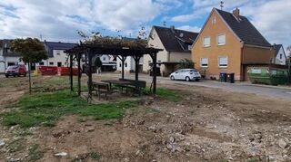 In der Gerhart-Hauptmann-Straße soll dieser Platz wieder schön gestaltet werden: Spender und Anpackwillige gesucht!
