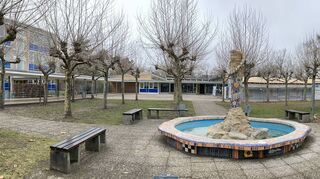 Rund um den Campus der Schillerschule soll in den kommenden Jahren ein Kinderbildungszentrum für die Jüngsten – von unter drei Jahren bis zum Ende des Grundschulalters – als Leuchtturmprojekt entstehen. Rechts ist der neue Anbau für die Kindertagesstätte Sonnenschein zu erkennen.