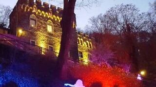 Märchenburg Rheinstein: Hier leuchten Schneewittchen und die sieben Zwerge.
