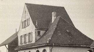 Der alte Bahnhof in Ketsch war bis zur Einstellung des Bahnverkehrs der Endpunkt der Linie von Mannheim-Rheinau über Brühl zur Enderlegemeinde. 1975 wurde der Zweckbau schließlich abgerissen.
