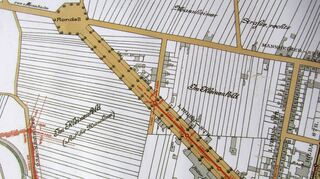 Der Stadtplan aus dem Jahr 1898 macht deutlich, dass es die nördlichen Bereiche der Linden- (M.) und Mannheimer Straße (oben) sowie das Rondell (l. oben) schon damals gab. Unten ist der Schlossgarten mit dem Leimbach-Kanal zu erkennen. Im rechten unteren Eck befindet sich die ehemalige Invalidenkaserne. Heute sind dort unter anderem die Stadtbibliothek und das Xylon-Museum untergebracht.