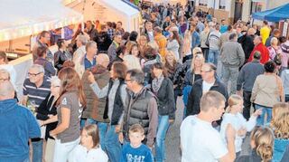 Die Vereine tragen massiv zum Zusammenleben und helfen bei Veranstaltungen – wie hier dem Straßenfest 2017. Künftig werden sie mehr gefördert.